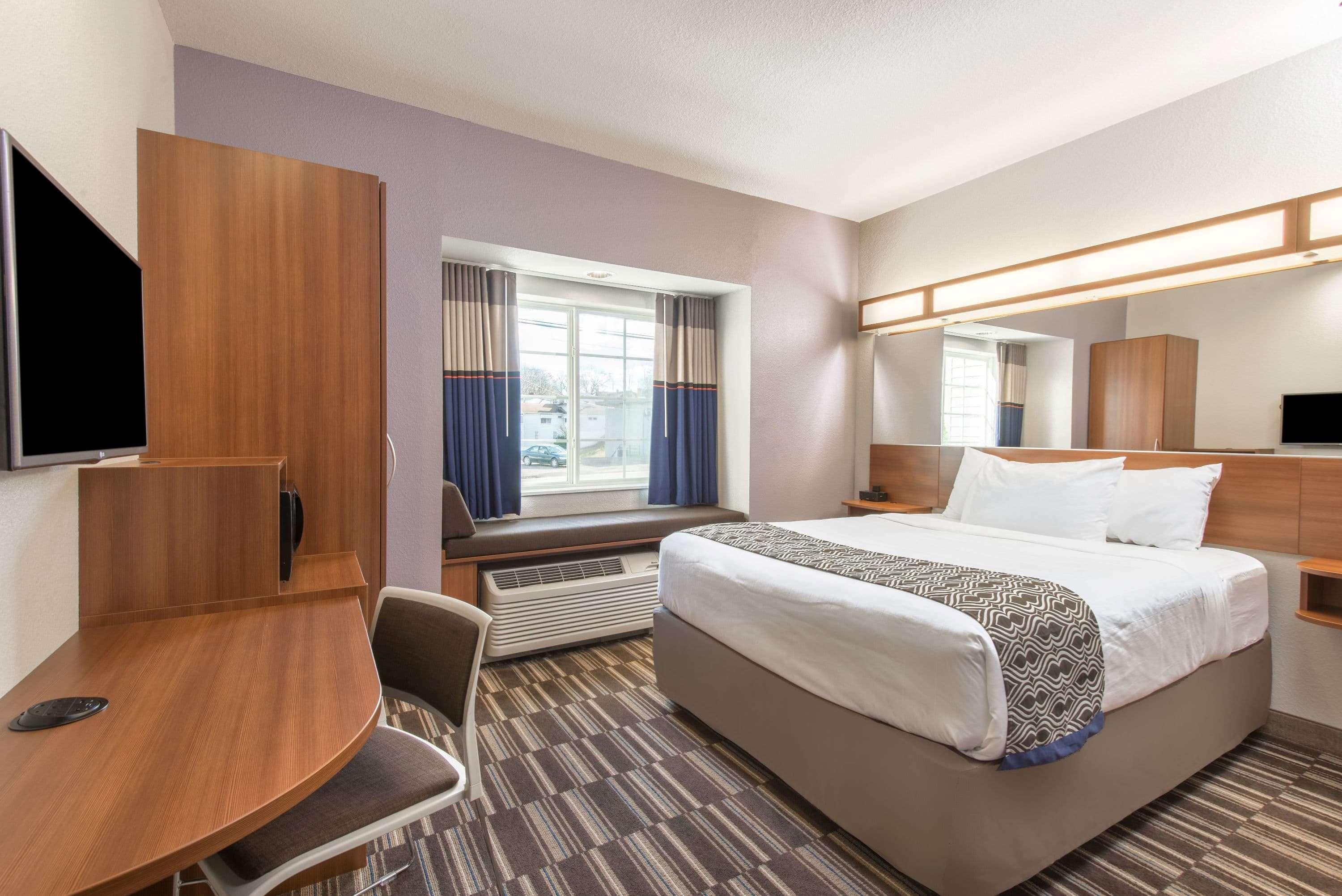 Microtel Inn & Suites By Wyndham Cadiz Bagian luar foto