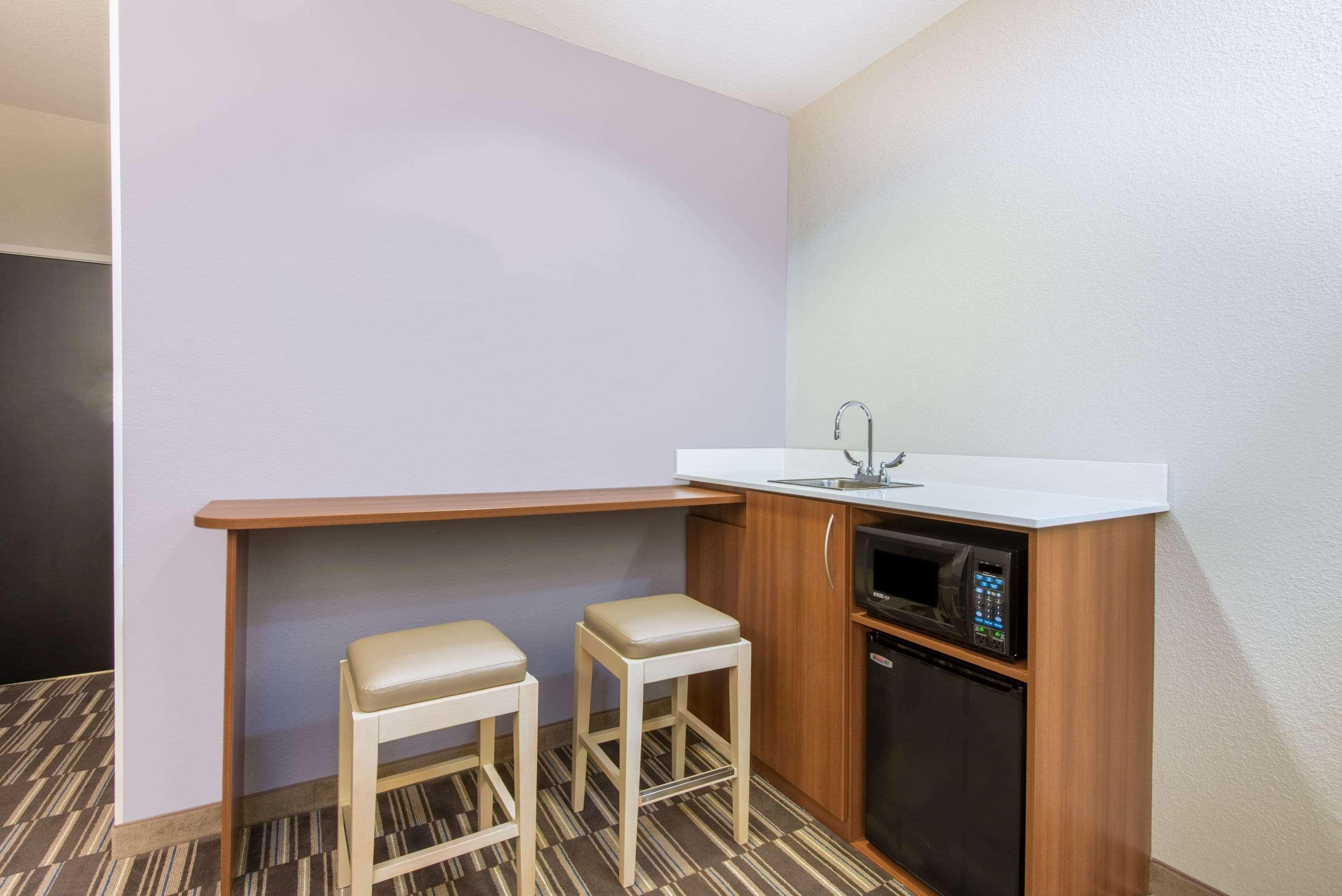 Microtel Inn & Suites By Wyndham Cadiz Bagian luar foto