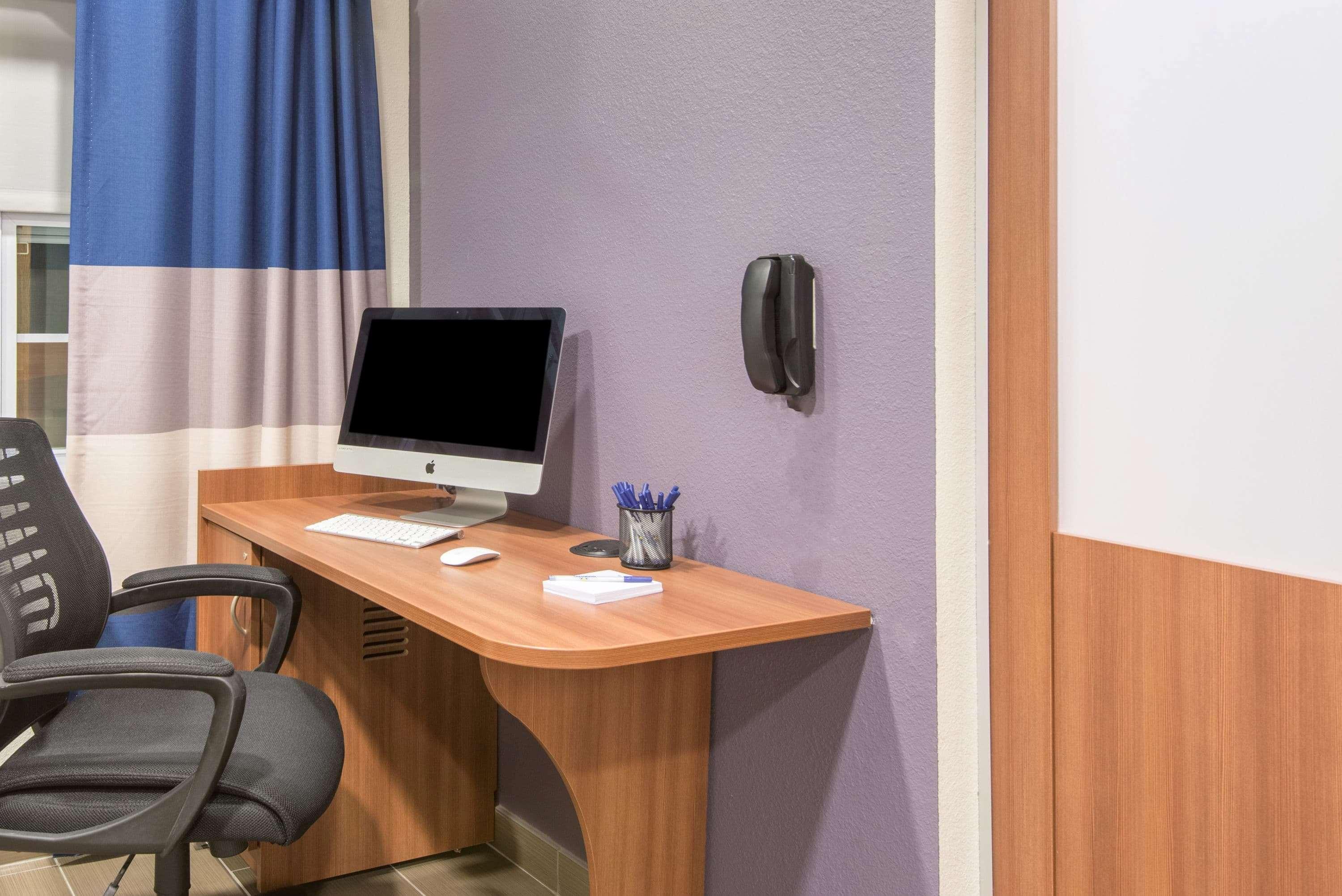 Microtel Inn & Suites By Wyndham Cadiz Bagian luar foto