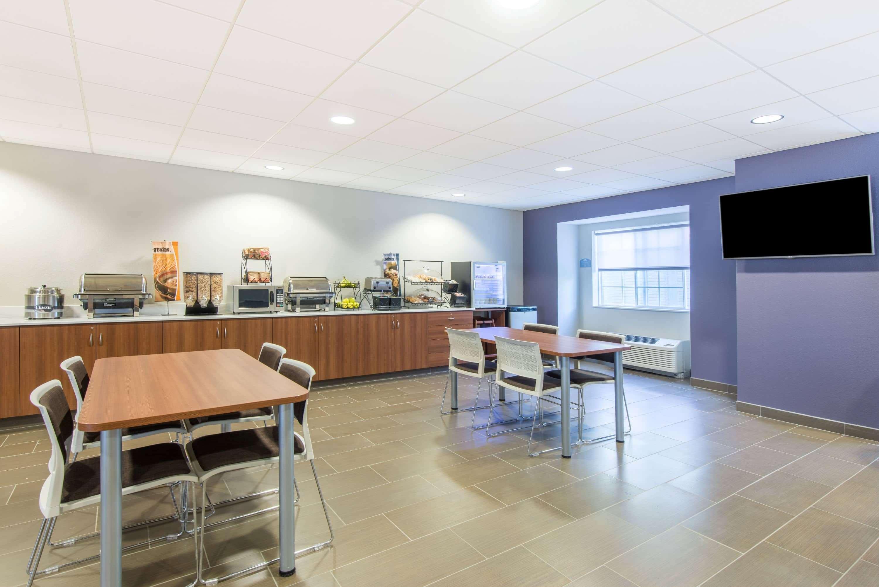 Microtel Inn & Suites By Wyndham Cadiz Bagian luar foto