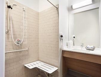Microtel Inn & Suites By Wyndham Cadiz Bagian luar foto
